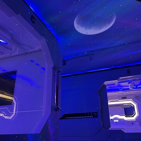 Bmax Spacepods มักตัน ภายนอก รูปภาพ