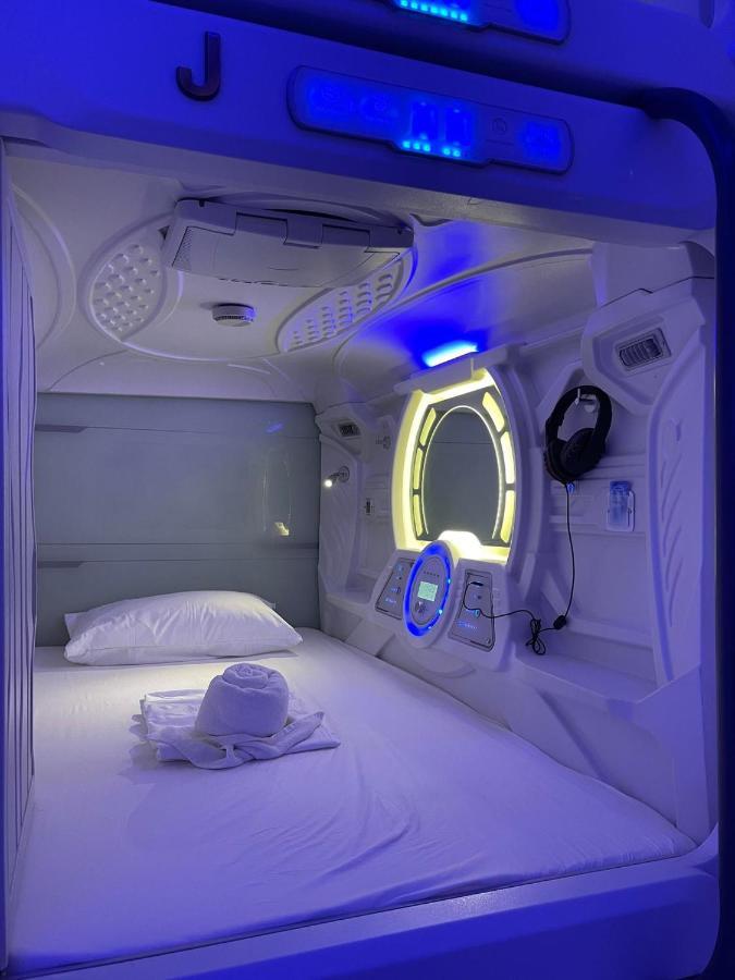 Bmax Spacepods Sleep In Space - 4Mins From Mactan Airport มักตัน ภายนอก รูปภาพ
