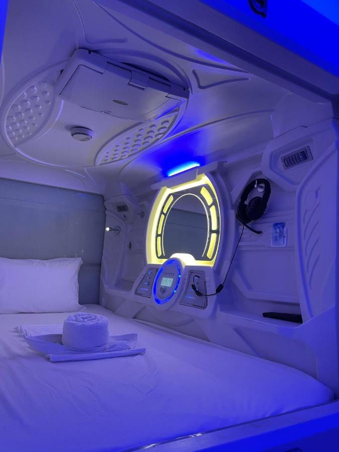 Bmax Spacepods Sleep In Space - 4Mins From Mactan Airport มักตัน ภายนอก รูปภาพ